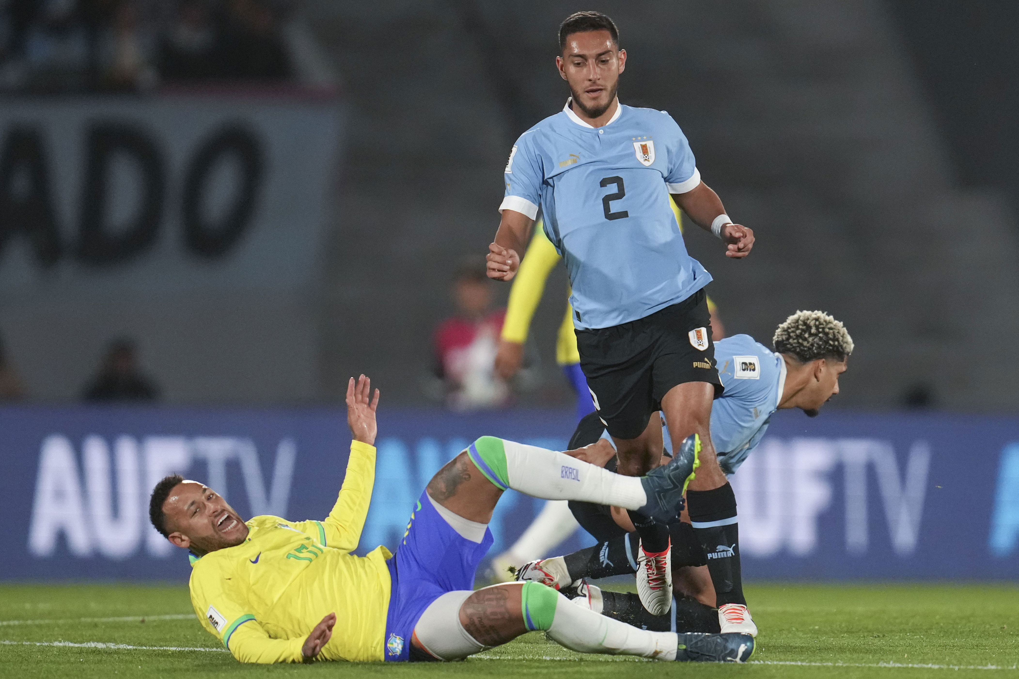 neymar returns to al hilal for rehabilitation amid reports player wants santos return