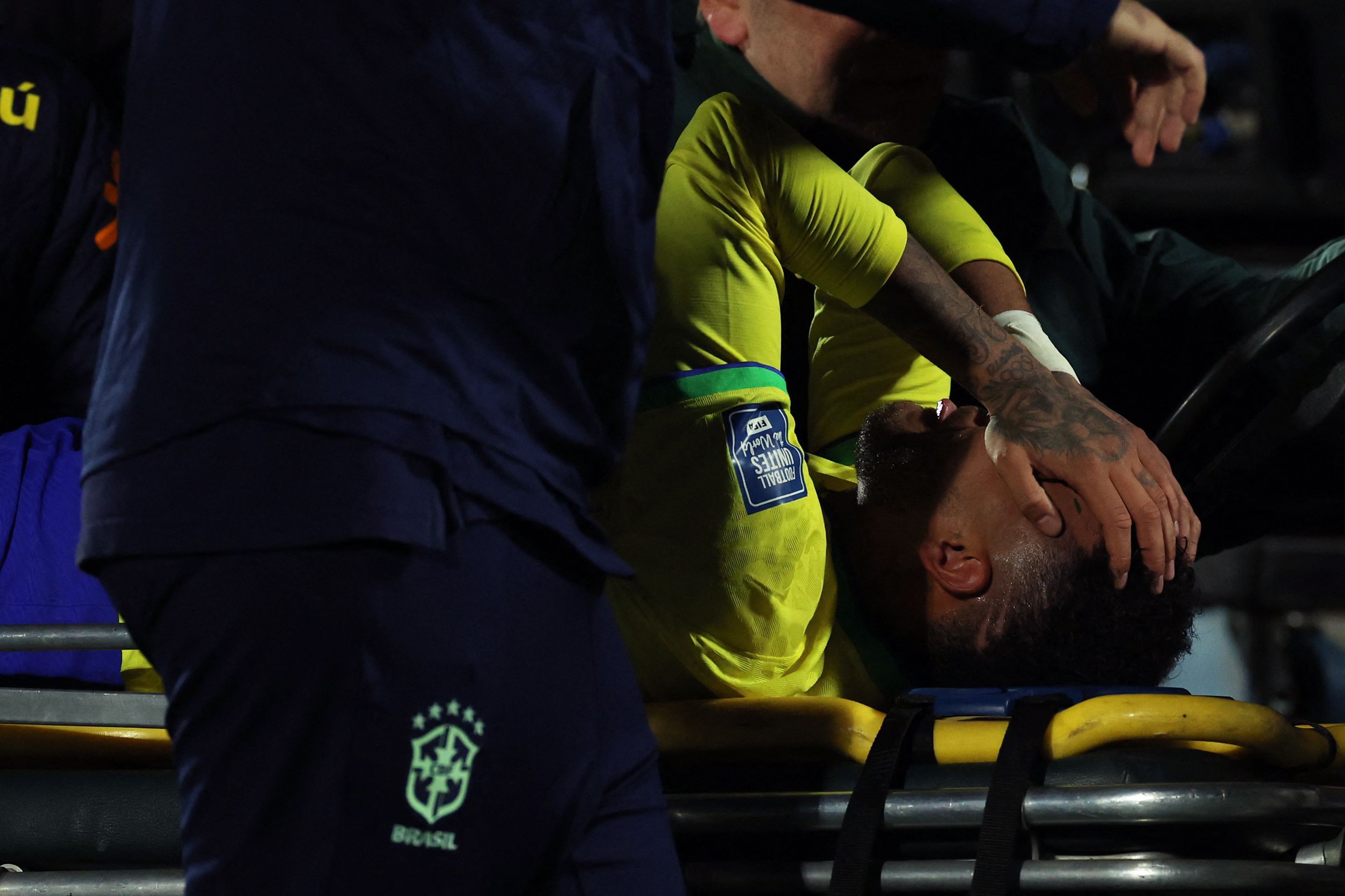 neymar returns to al hilal for rehabilitation amid reports player wants santos return