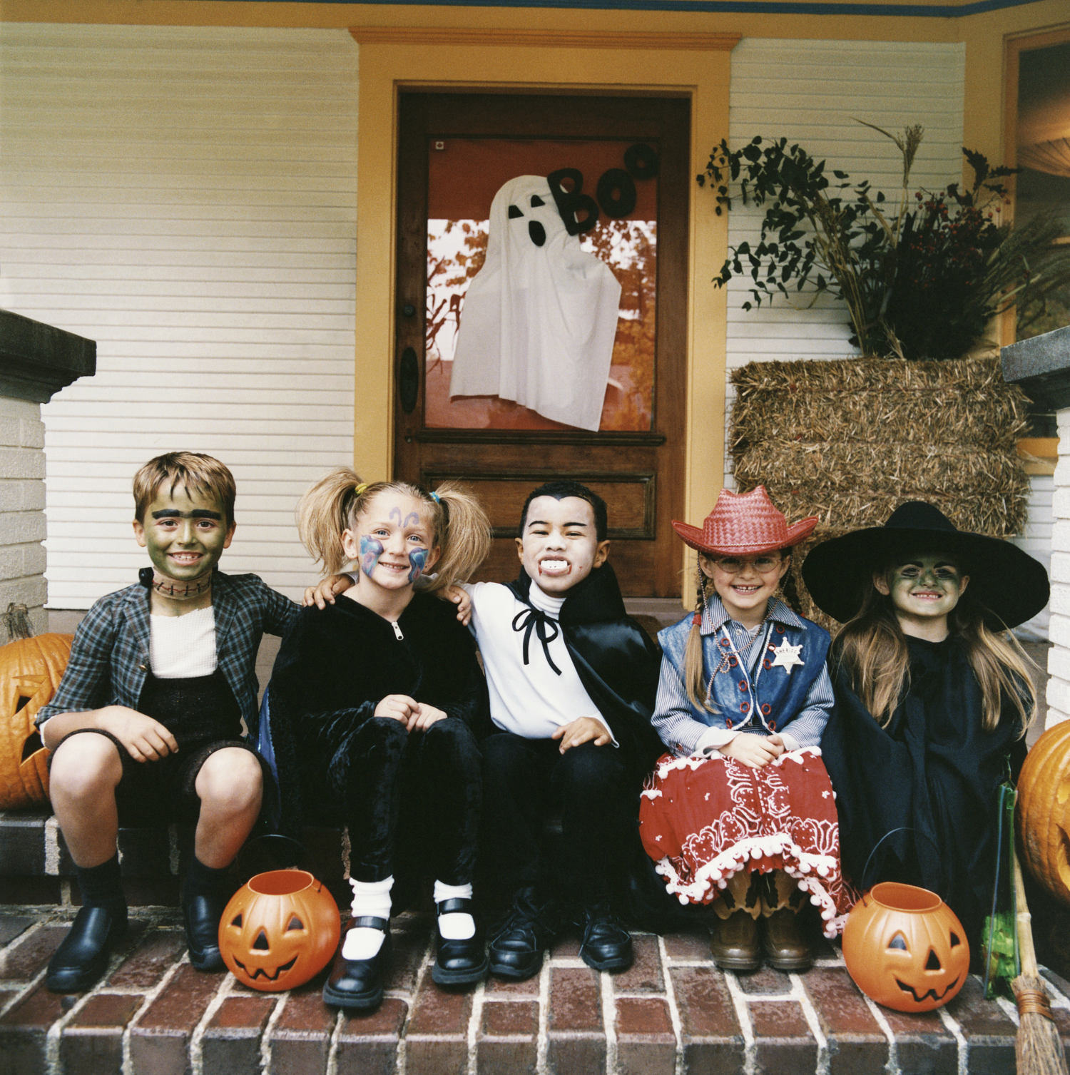 What time does trickortreating start and end on Halloween?