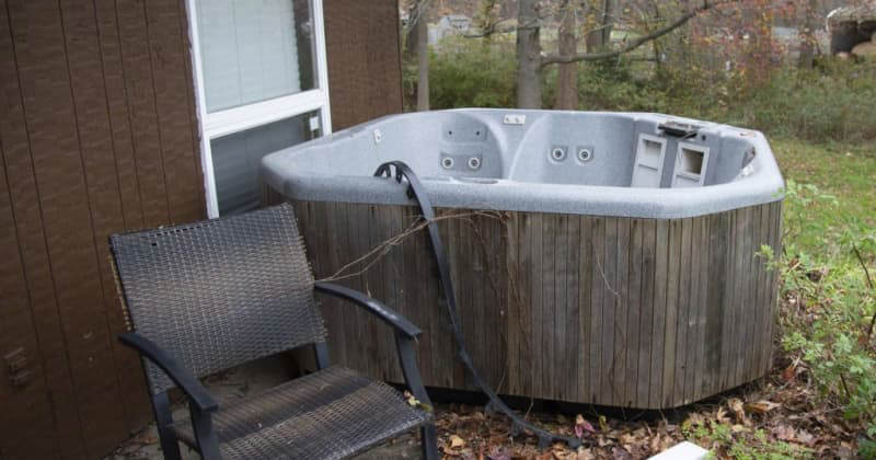 Soaking in a hot tub has the 'same health benefits' as going for a  30-minute jog, scientists reveal