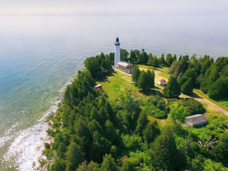 The best places for kayaking in Door County and Green Bay range from state parks to wetlands on the shores of Lake Michigan. Top spots for kayaking with wildlife, seeing lighthouses and beautiful fall colors in Northeast Wisconsin.