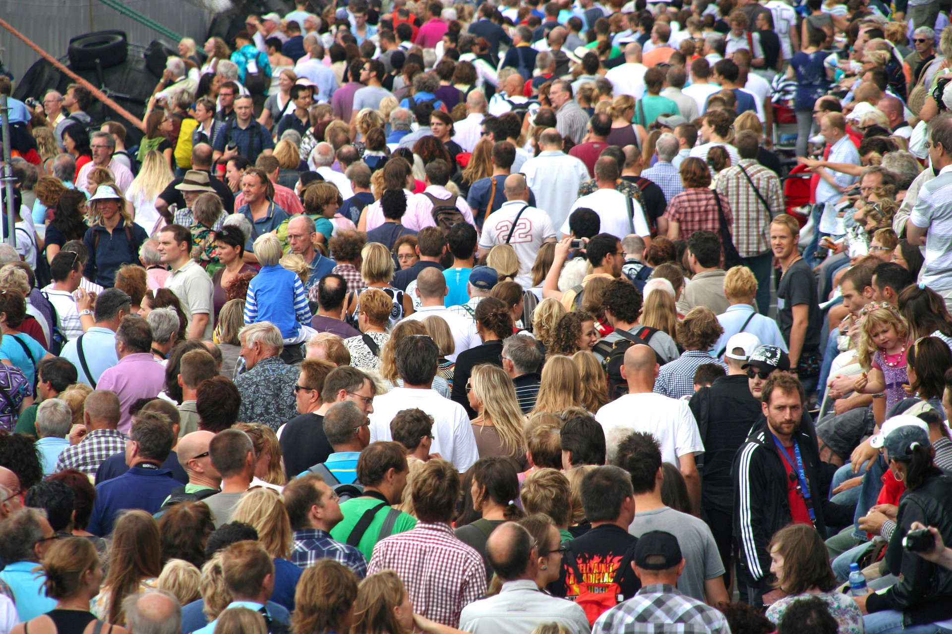 Толпа зевак 7. Массовое скопление людей. Человек толпы. Огромное скопление людей. Места массового скопления людей.