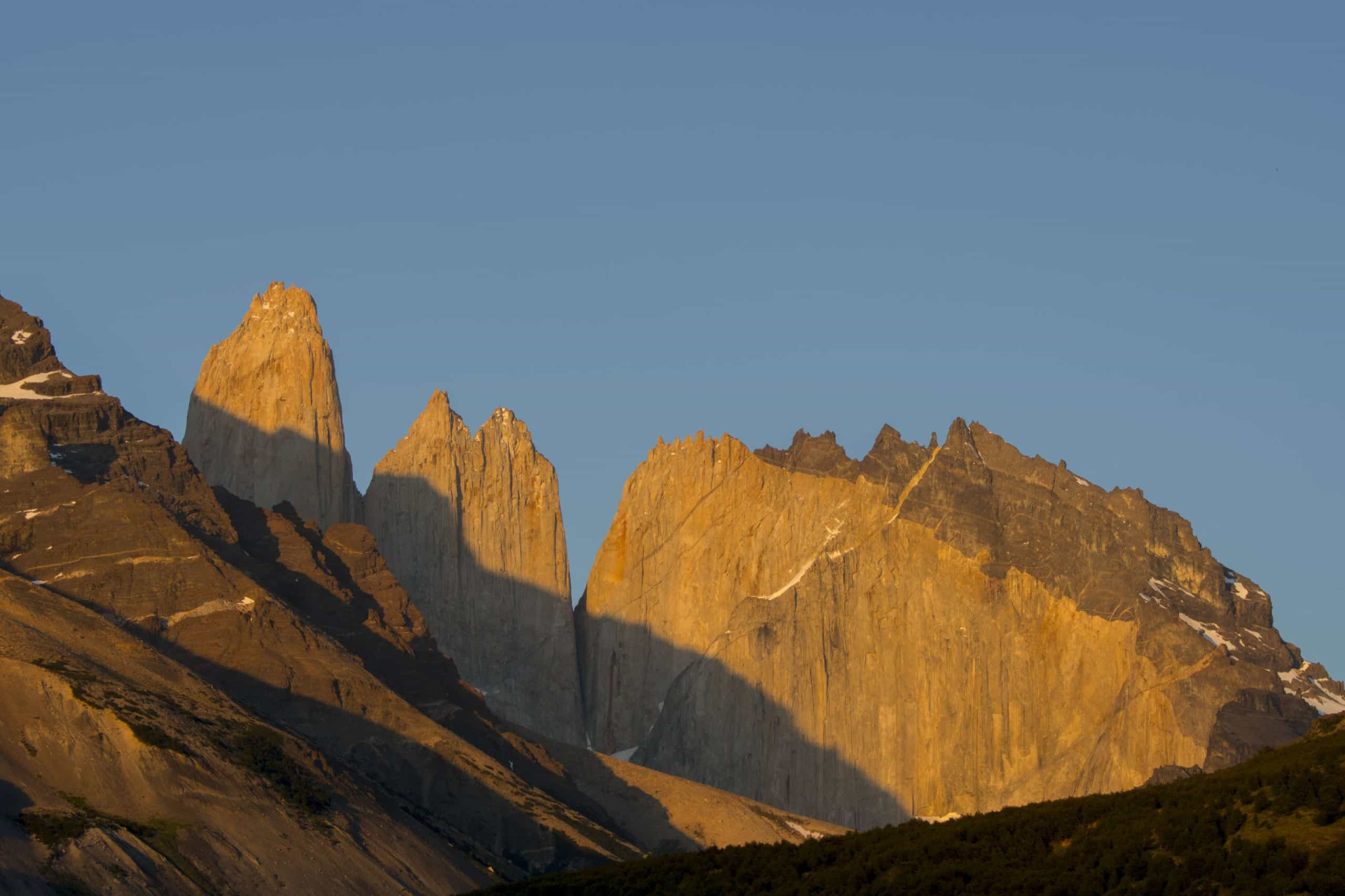 <p>Now we can cross over to the Chilean side of Patagonia where you will find the Cordillera del Paine, a very interestingly shaped mountain range.</p><p>You may also like:<a href="https://www.starsinsider.com/n/170344?utm_source=msn.com&utm_medium=display&utm_campaign=referral_description&utm_content=463556v2en-us"> Epic celebrity feuds!</a></p>