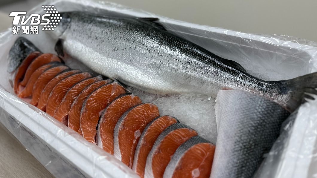 全聯銷售的鮭魚是挪威直送來台。（圖／許稚佳攝）