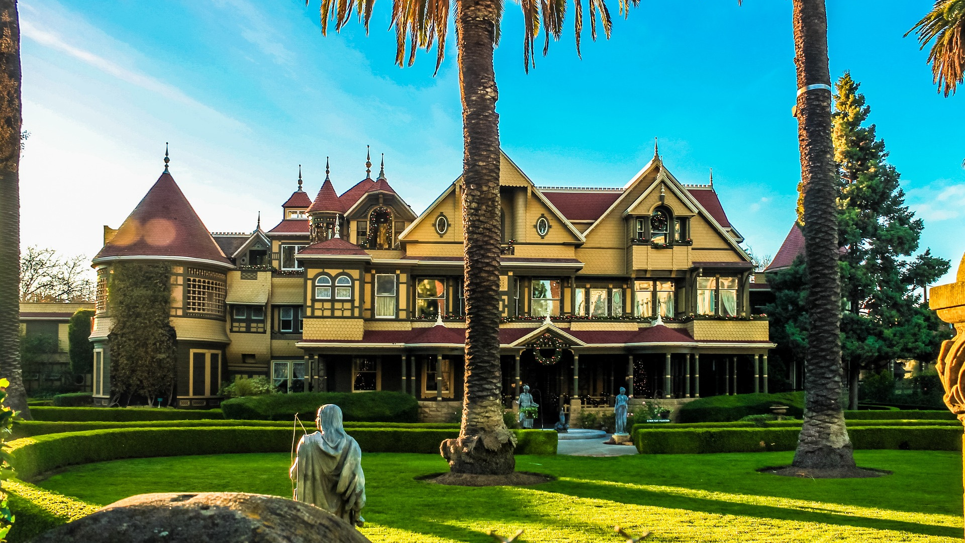 26 photos of the famously creepy Winchester House, which has 160 rooms, staircas