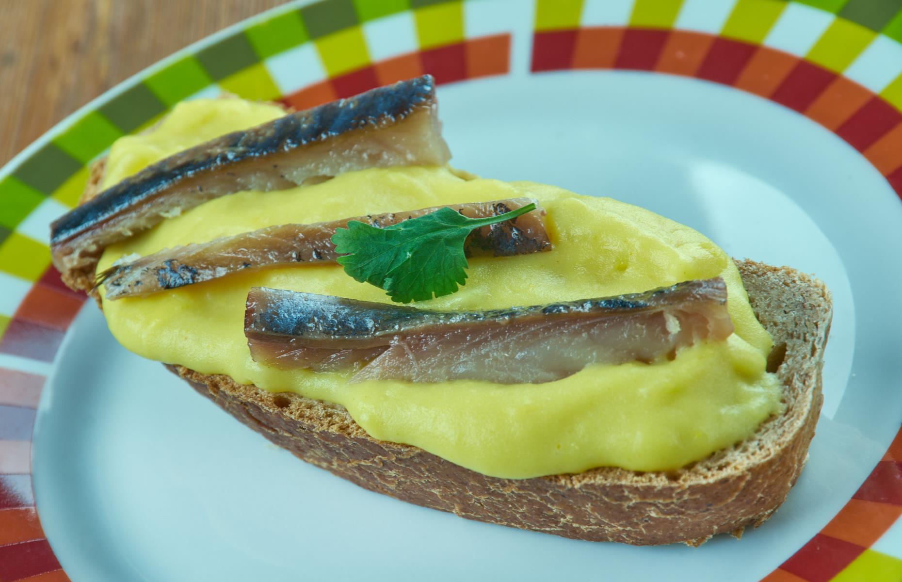 35 brilliantly bizarre foods you'll only find in Britain