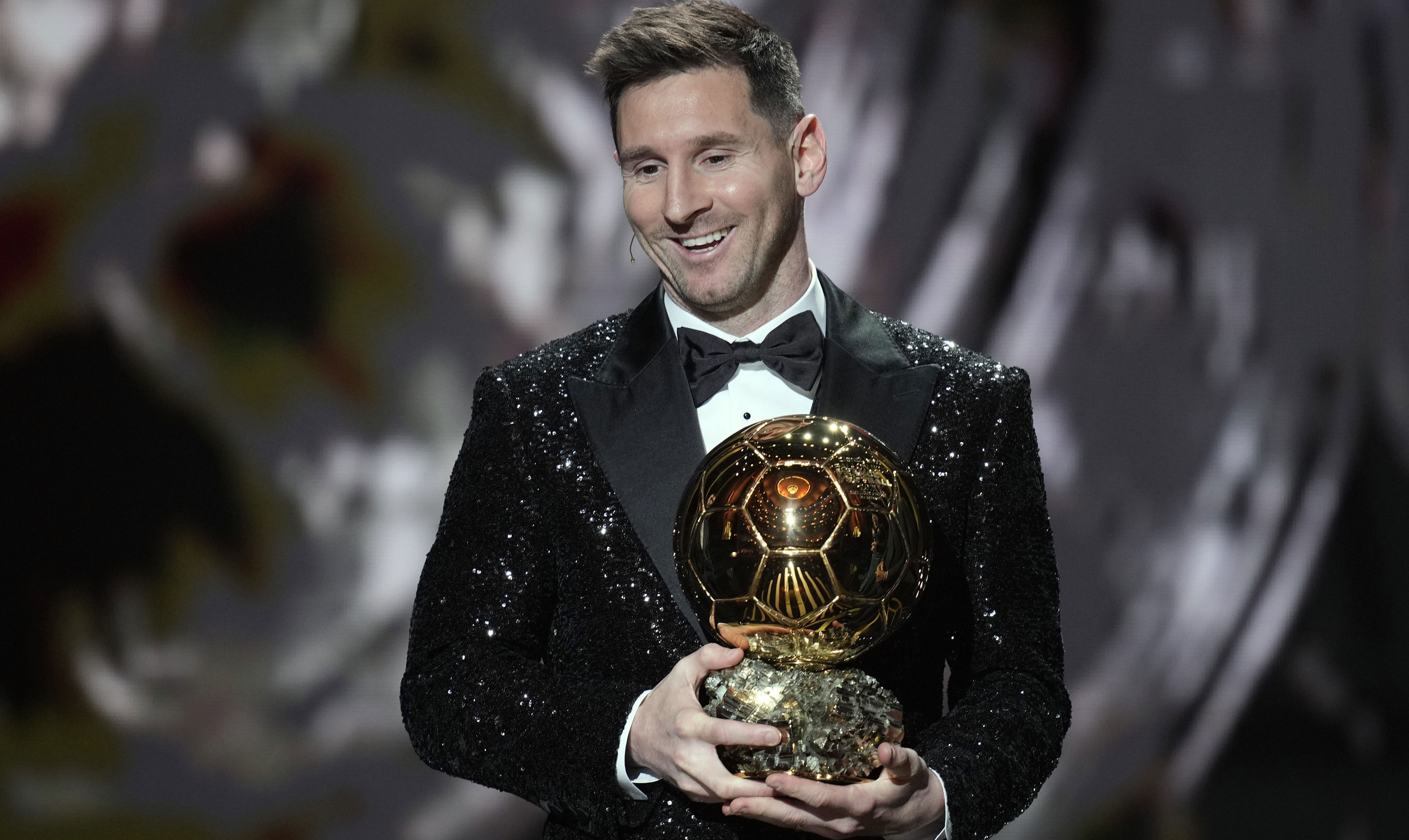 Лучший футболист 2023 золотой мяч. Messi Ballon dor. Золотой мяч ФИФА 2022. Ballon d'or 2022. Yashin Ballon dor.