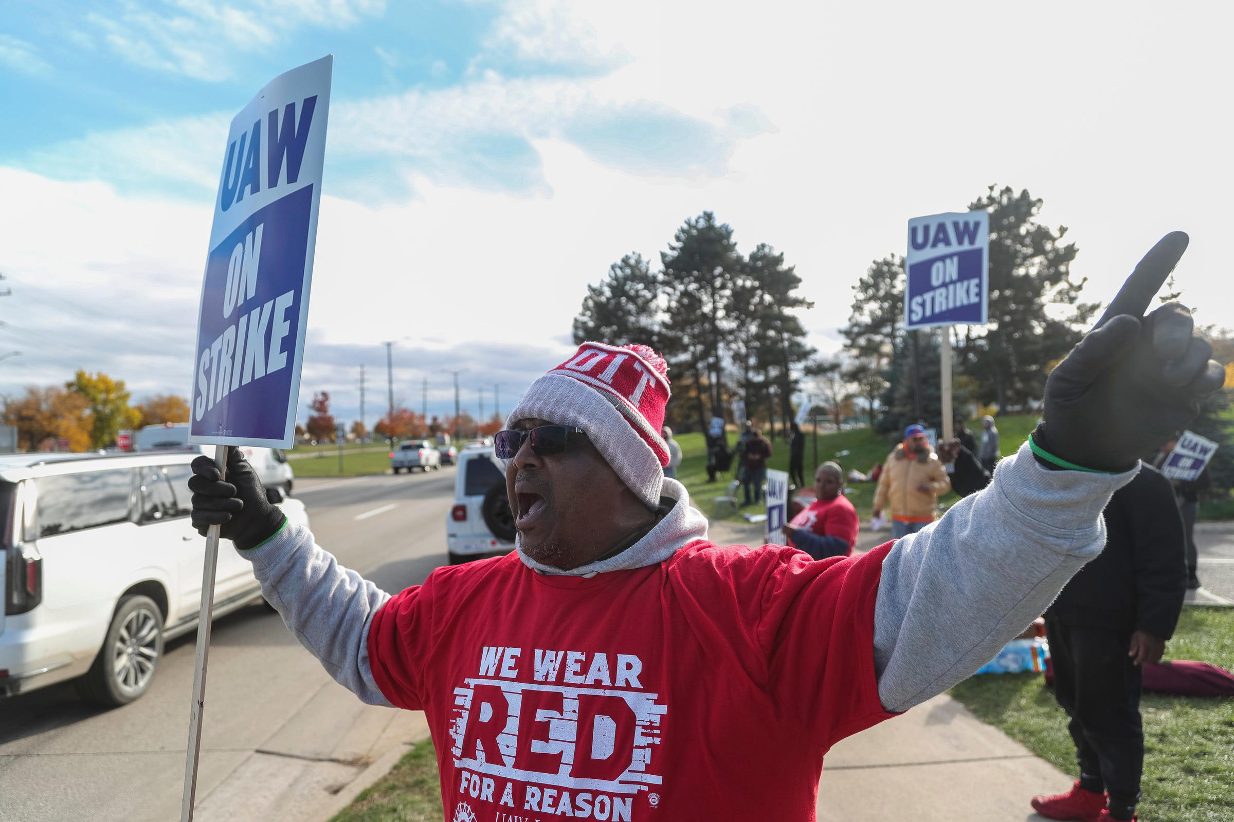 UAW members at Stellantis start seeing 50,000 buyout offers for 2024