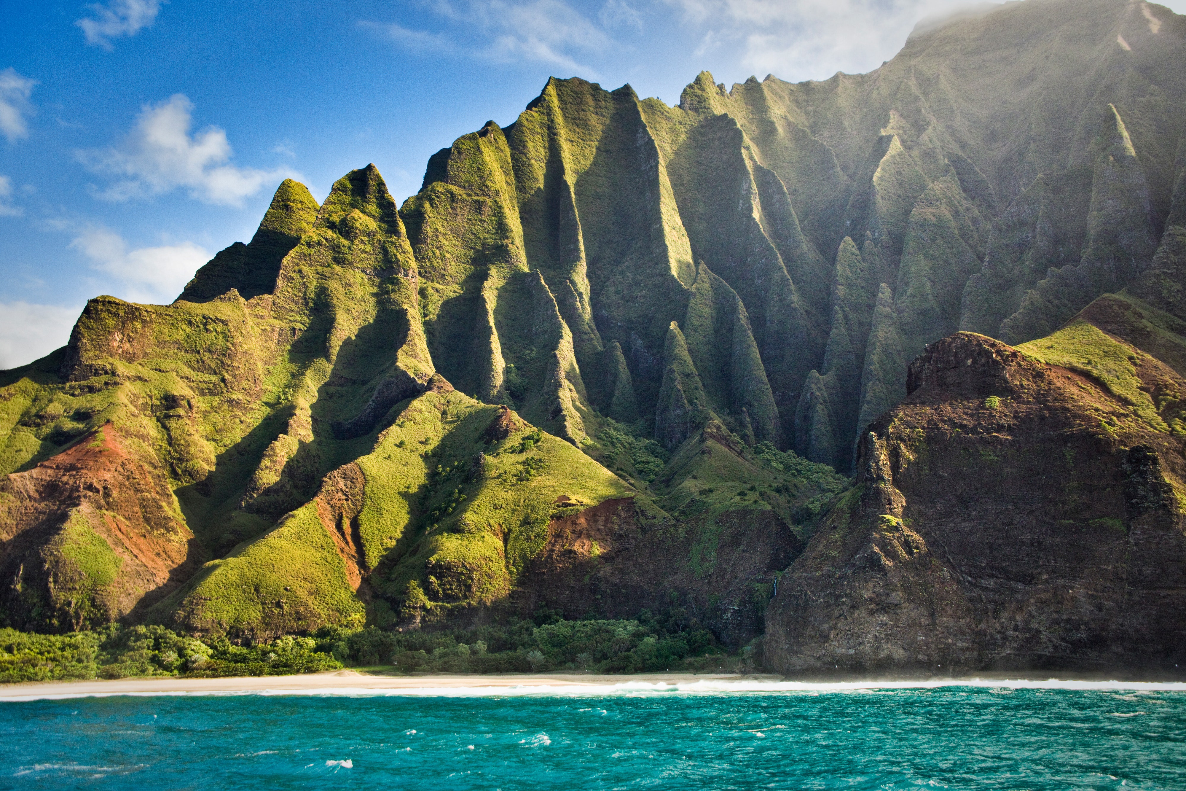 Places in the world. Каньон Ваймеа Гавайи. Остров Кауаи, Гавайские острова. Na Pali Coast State Wilderness Park , Kauai. Оаху остров скальные гребни.