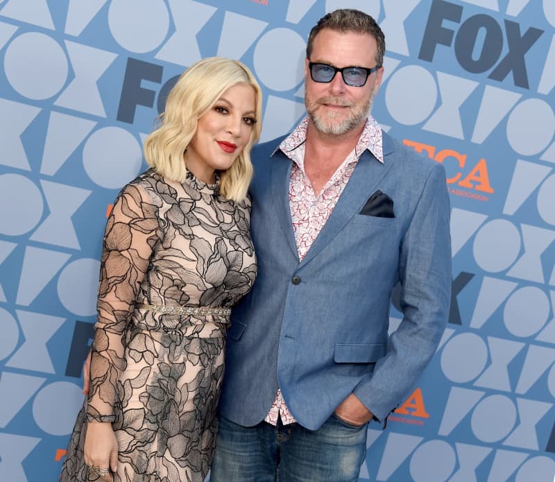 Tori Spelling Spotted Kissing For The 1st Time Since Divorce   AA1jA0E8.img