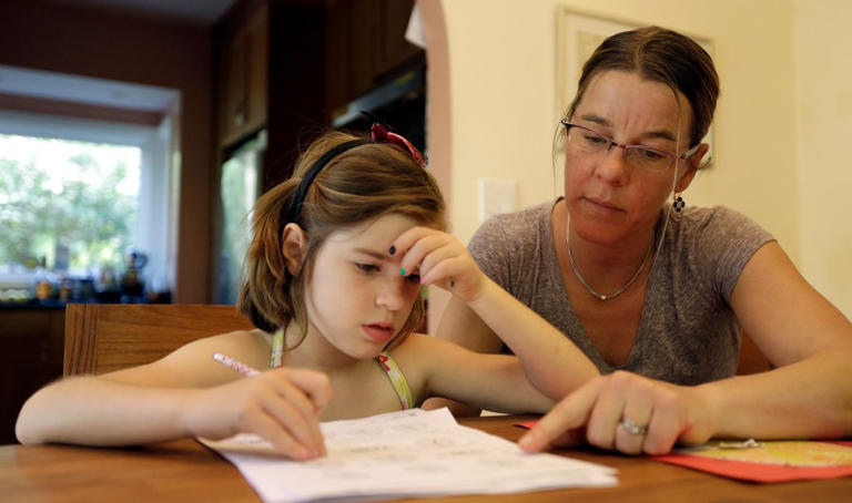Mommy Minute: Tips for helping kids with homework