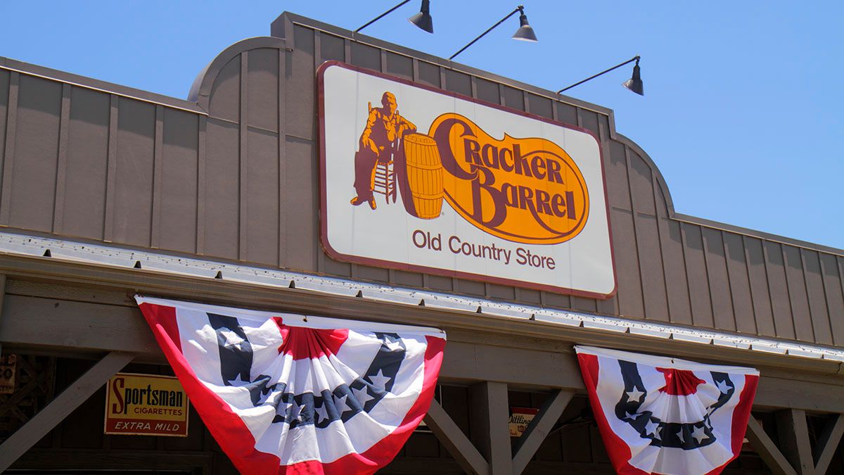 Fact Check Cracker Barrel Old Country Store Is Closing All Locations   AA1jBEwZ.img