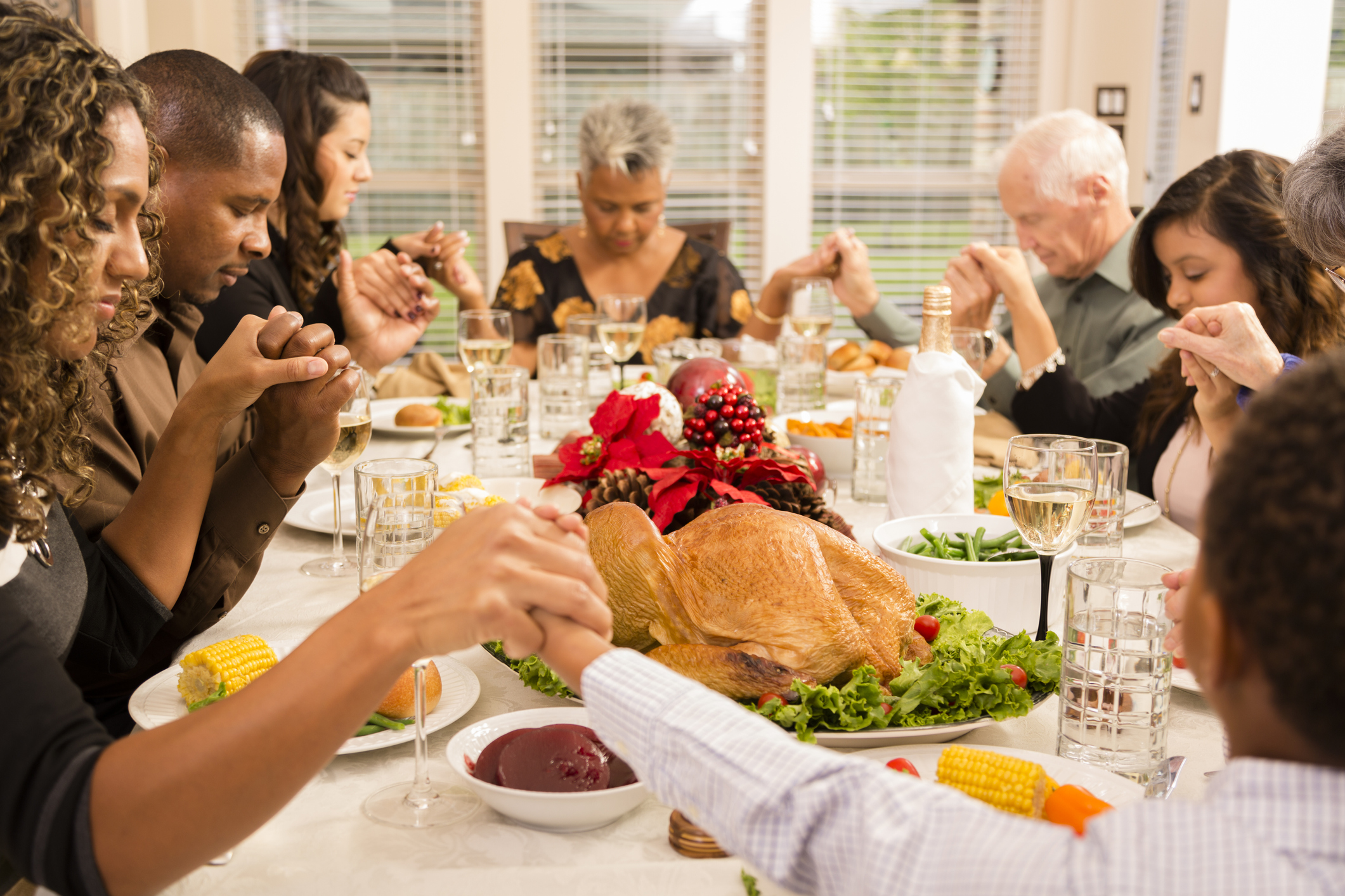 Dinner day. День Благодарения в США семья. Thanksgiving день Благодарения. Празднование дня Благодарения. Застолье в Англии.