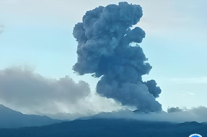 Gunung Dukono Maluku Utara Meletus, Lontarkan Abu Vulkanik Setinggi 4. ...