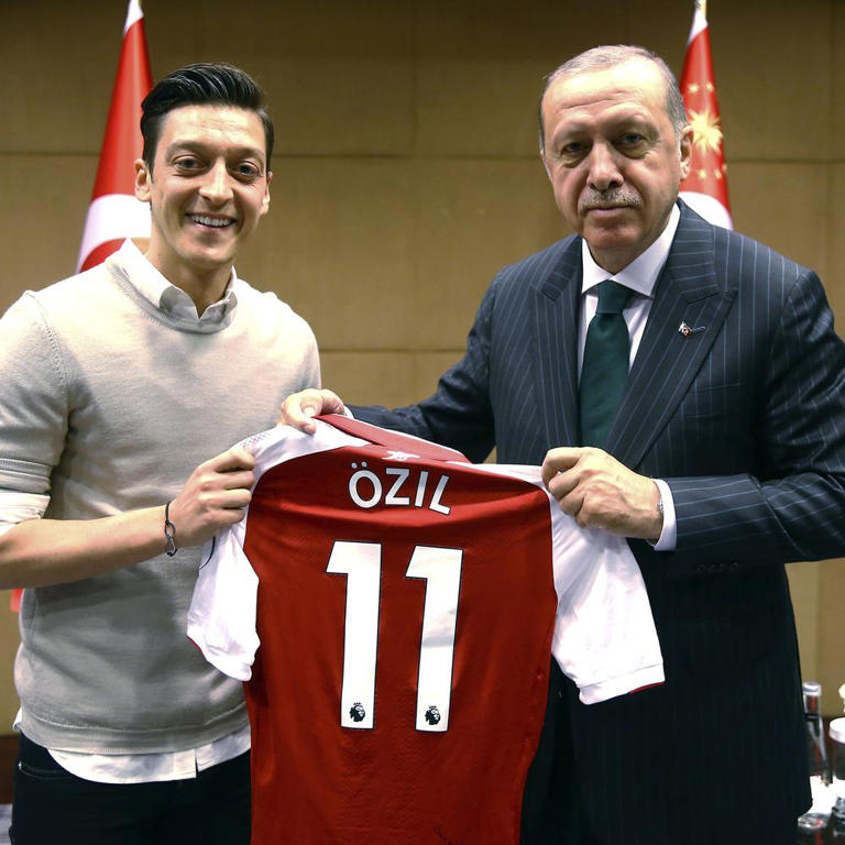 Das umstrittene Bild von Mesut Özil und Recep Tayyip Erdogan, 2018 in London.