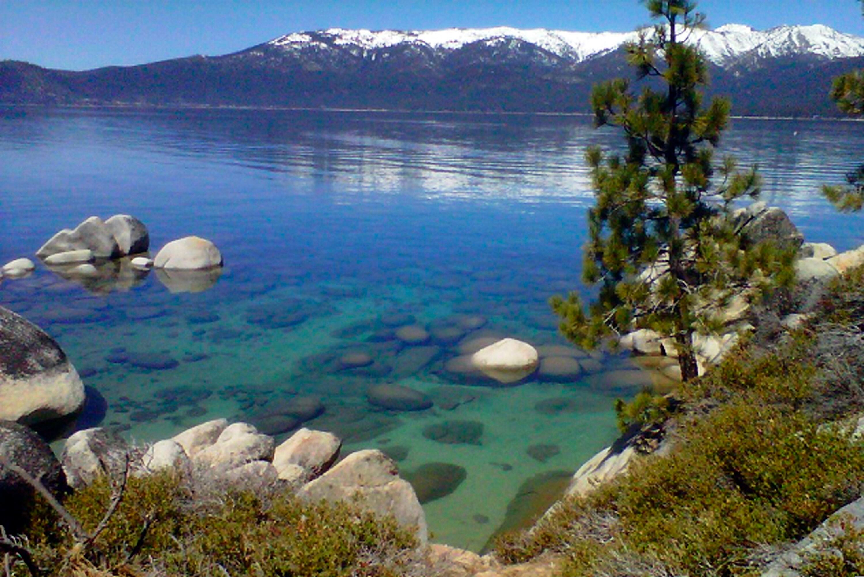 Самое маленькое озеро в америке. Озеро Тахо Невада. Колорадо озеро Тахо. Озеро Тахо Калифорния. Юг Лейк Тахо.