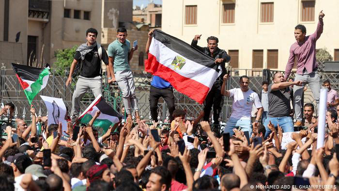 Nos protestos pró-palestinos, os egípcios também gritaram slogans contra o atual governo no Cairo