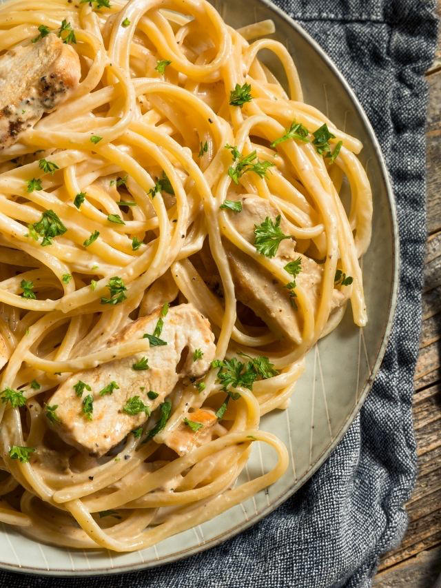 What To Eat with Alfredo: 25 Best Side Dishes to Serve