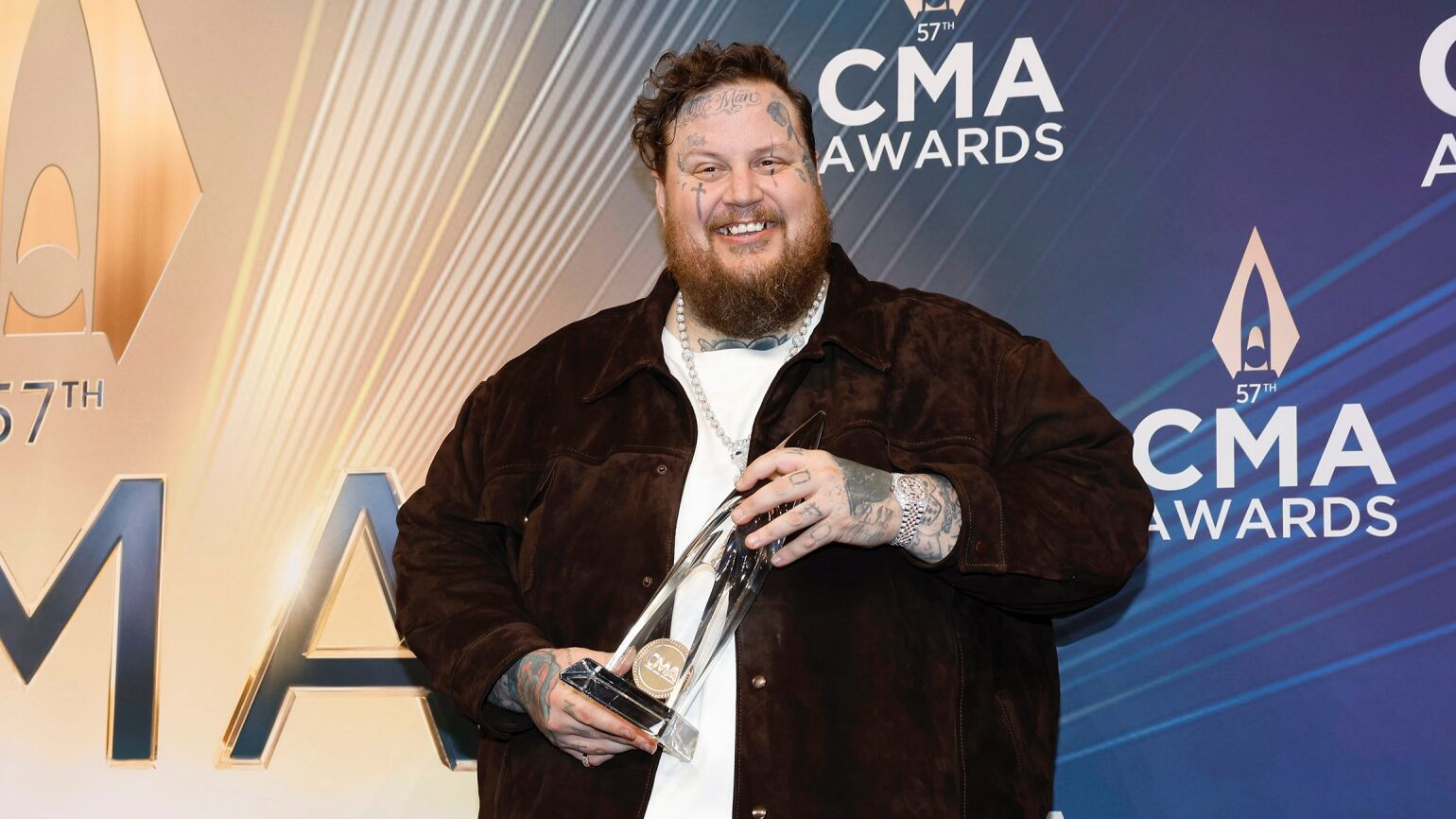 Jelly Roll Drops and Shatters His First CMA Awards Trophy After Winning ...
