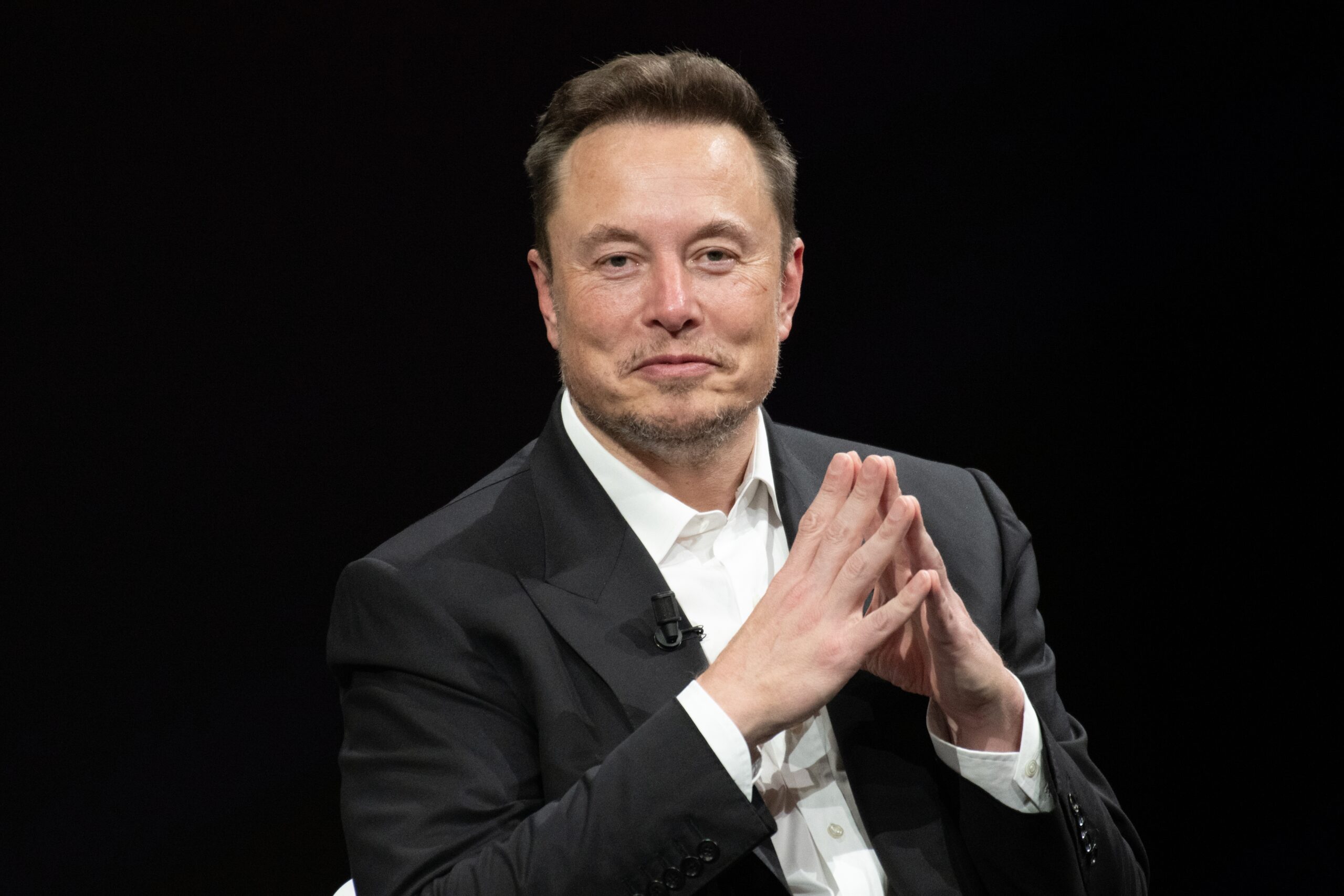 Биография элона маска. Elon Musk's xai. Миллионер Элон Маск. Xai Маск. Ильон Маск красивое фот.