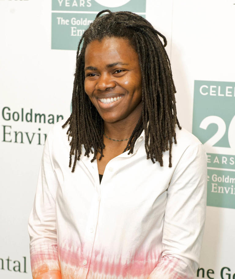 Tracy Chapman's 'Fast Car' song wins CMA award 35 years after its debut