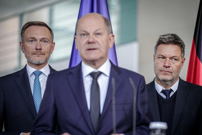 Bundeskanzler Olaf Scholz (M.), Finanzminister Christian Lindner (l.) und Bundeswirtschaftsminister Robert Habeck.