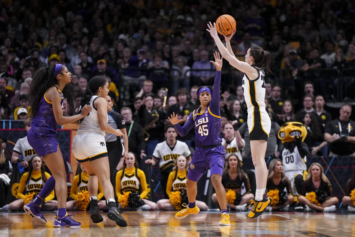 “Lakers Need To Sign Her”: Caitlin Clark’s Demolishing Buzzer Beater ...