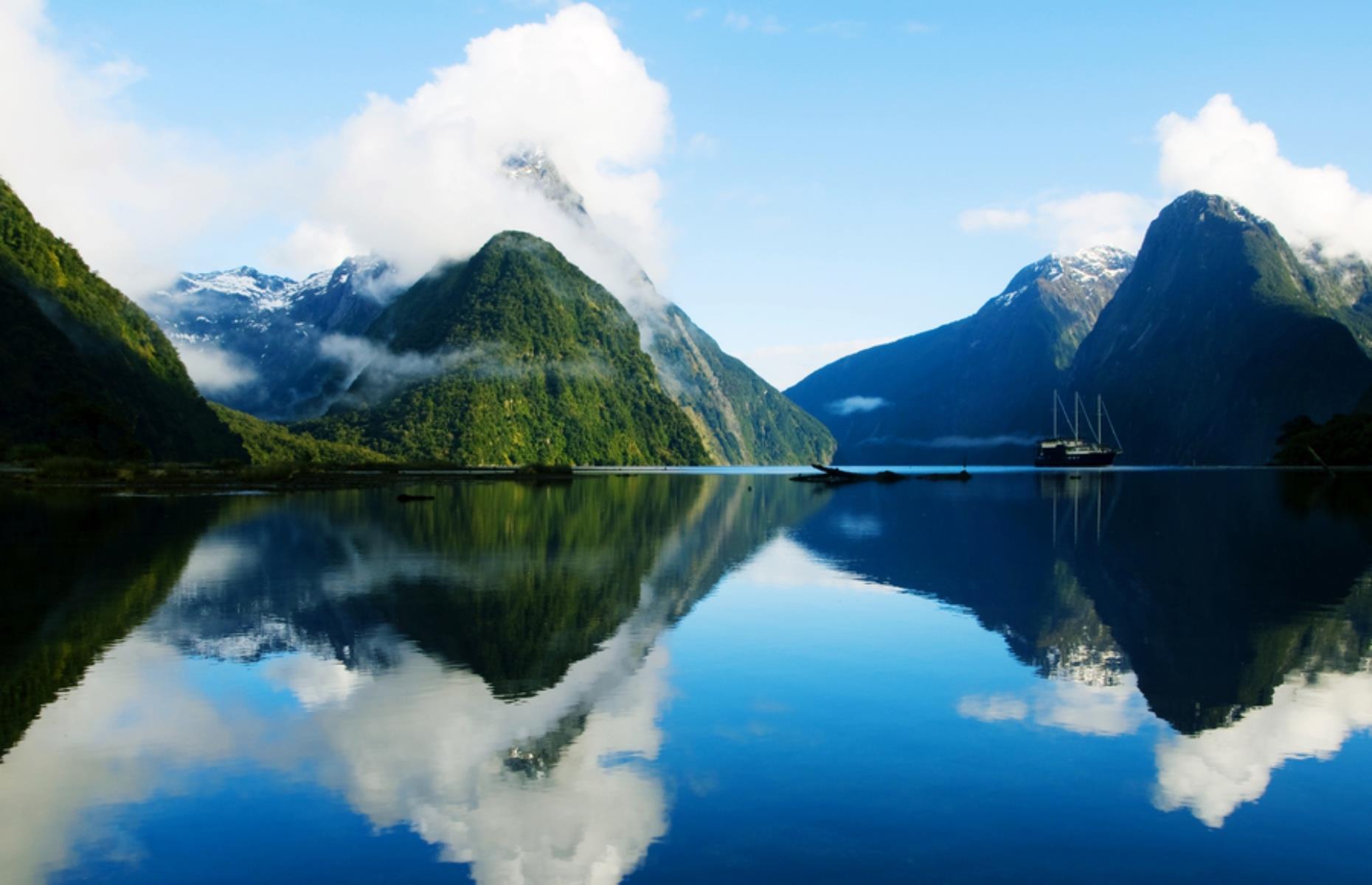 30 of New Zealand’s most stunning natural wonders