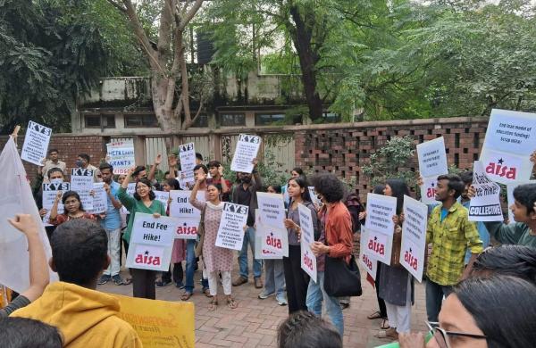 "DU Turning Into Elite Private B-School," Say Students Protesting ...