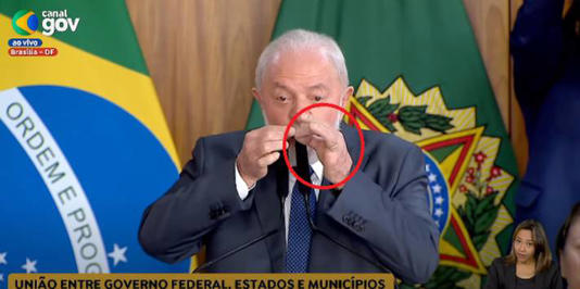 Imagem de Lula foi invertida para parecer que presidente tem todos os dedos da mão esquerda Foto: Reprodução/YouTube