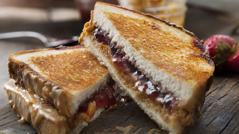 The Spicy Ingredient That Elevates Peanut Butter And Jelly Sandwiches