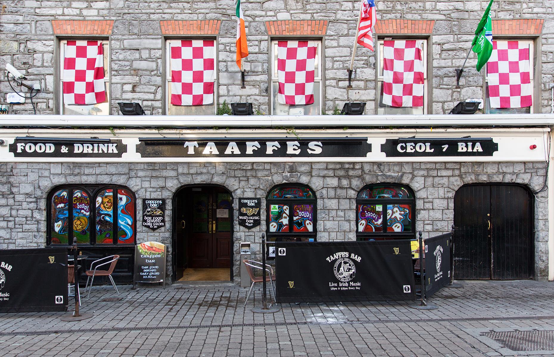 You don’t have to go far to find traditional Irish music in Galway’s pubs. This lively city tucked into Ireland’s west coast has plenty of places for a musical night out. Taaffes Bar is one of the most popular, with two sessions of traditional music each evening. Order a pint of Guinness and listen to the sounds of fiddles, tin whistles, and bodhran drums.