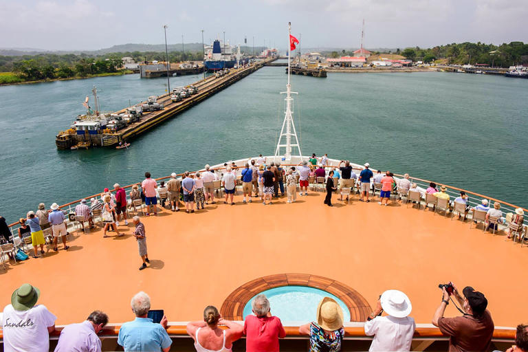 Cunard_Facebook_Panama Canal 2