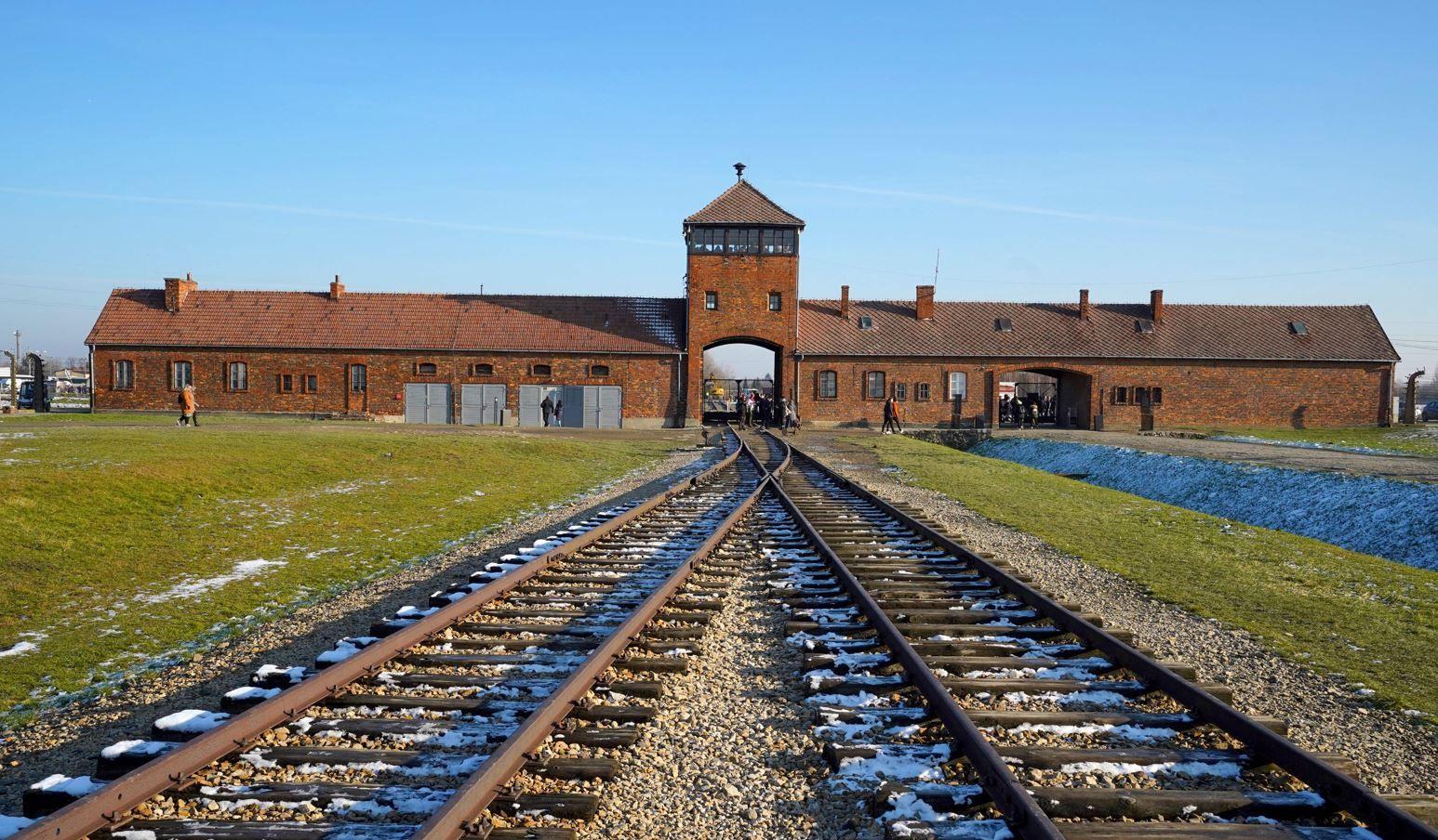 The three camps. Концентрационный лагерь Аушвиц-Биркенау. Лагеря Освенцим Аушвиц-Биркенау. Лагерь асвенсон в Германии.