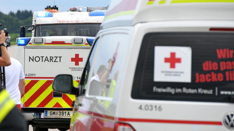 Autofahrerin (31) kracht in Heck von Lkw – tot