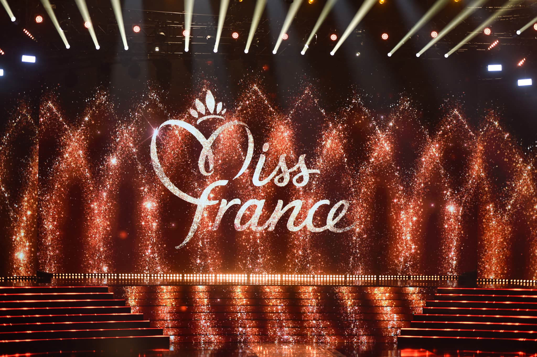 Des Candidates Filmées Seins Nus Pendant La Finale Miss France 2019