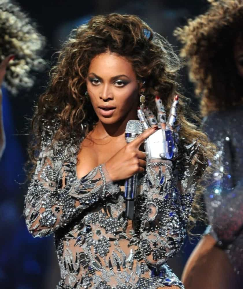 Бьенсе ВМА 2009. Beyonce VMA 2009. Наряды Бейонсе 2022. Beyonce 2016.