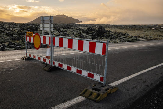 The access road to Blue Lagoon has been closed to avoid incidents in the area in the event of a possible volcanic eruption (Picture: Shutterstock)