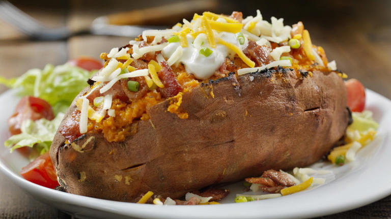 When It Comes To The Perfect Baked Potato, Always Avoid Red Varieties