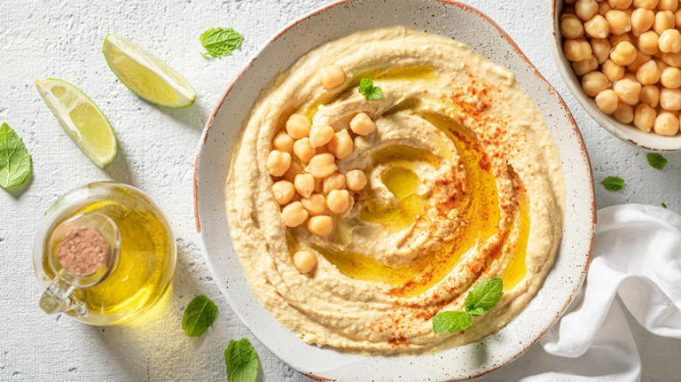 The Trick To Make Store-Bought Hummus Look Restaurant-Level In A Flash