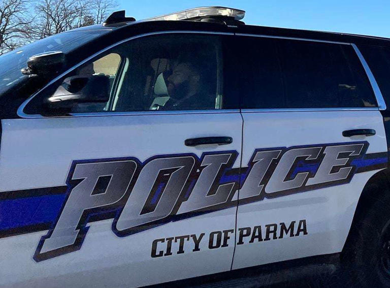 Parma Police Chase Ends With Crash In Cleveland Injuring 3 People 4962