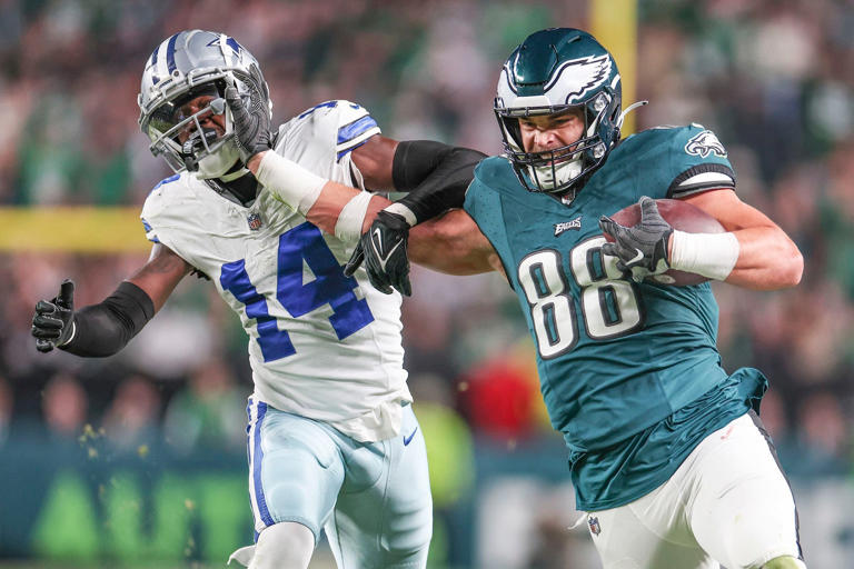 Dallas Goedert (88) pushes off Markquese Bell before suffering a forearm injury in the second half of a the Eagles' win over the Dallas Cowboys.