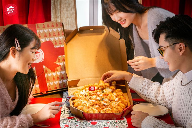 必勝客全新年終限定口味「炙烤大蝦嫩牛披薩」登場。（圖／必勝客提供）