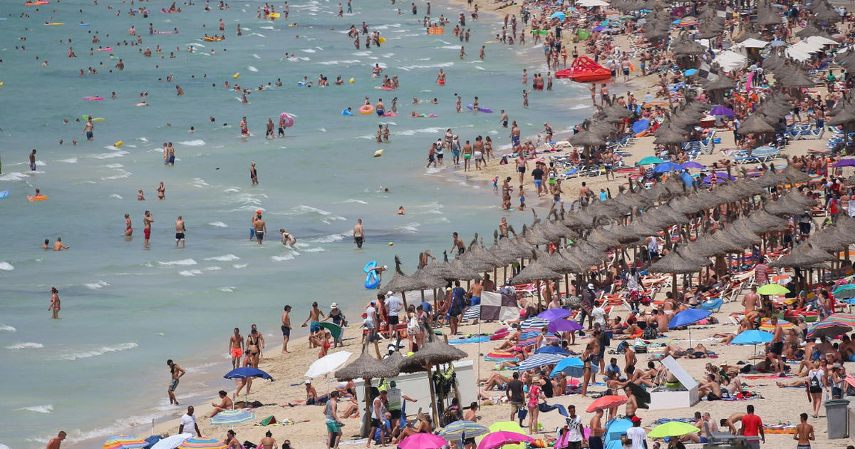 advarer turister i spanien: 48 strande har fået sort flag