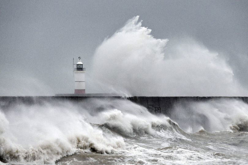 Met Office raises Storm Henk weather warning to amber for 60mph winds ...