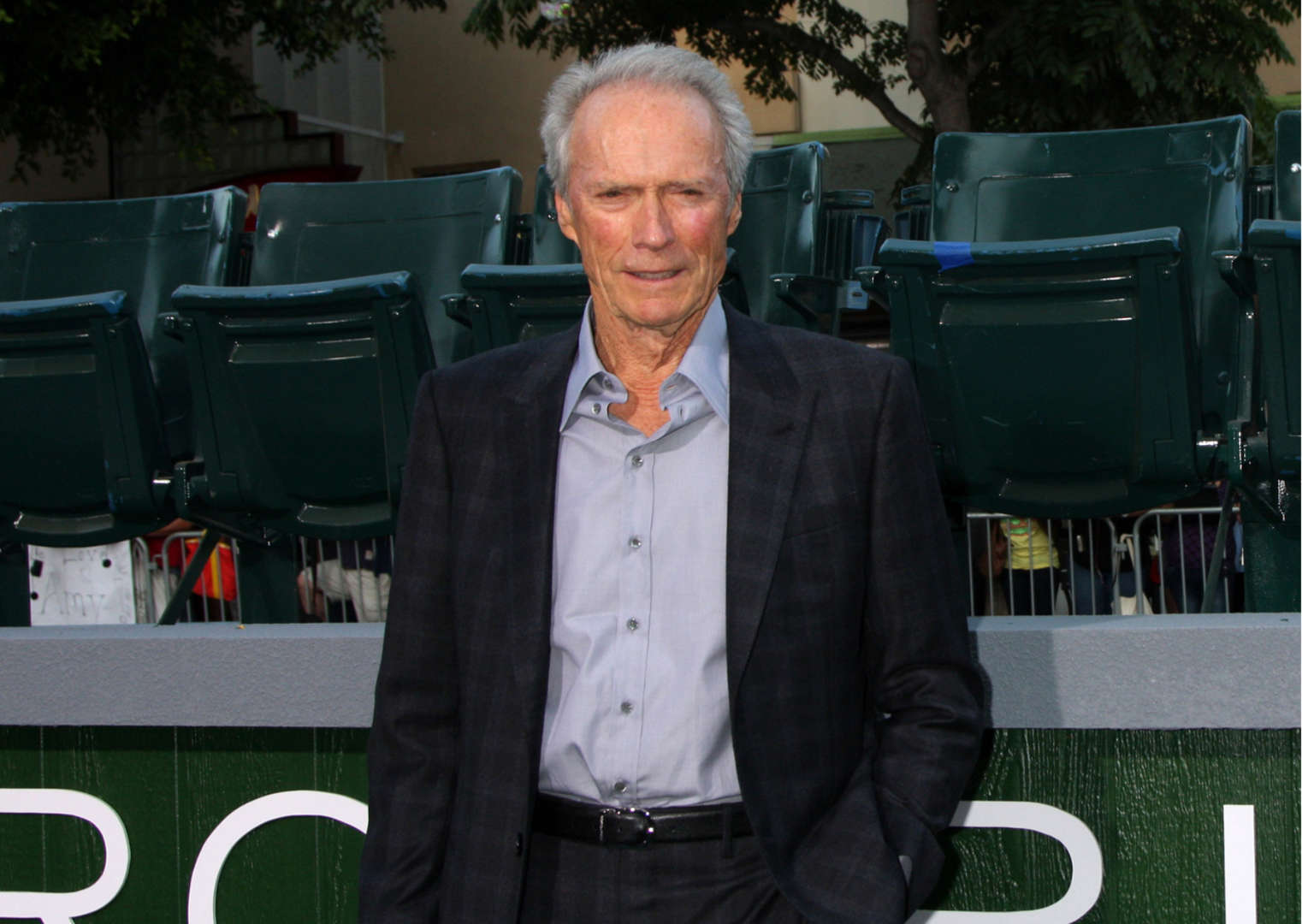 Clint Eastwood (93) — 72 años activo