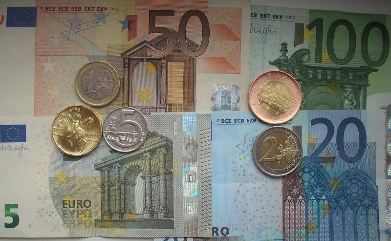 analytici: koruna by mohla v příštích měsících dále mírně ztrácet
