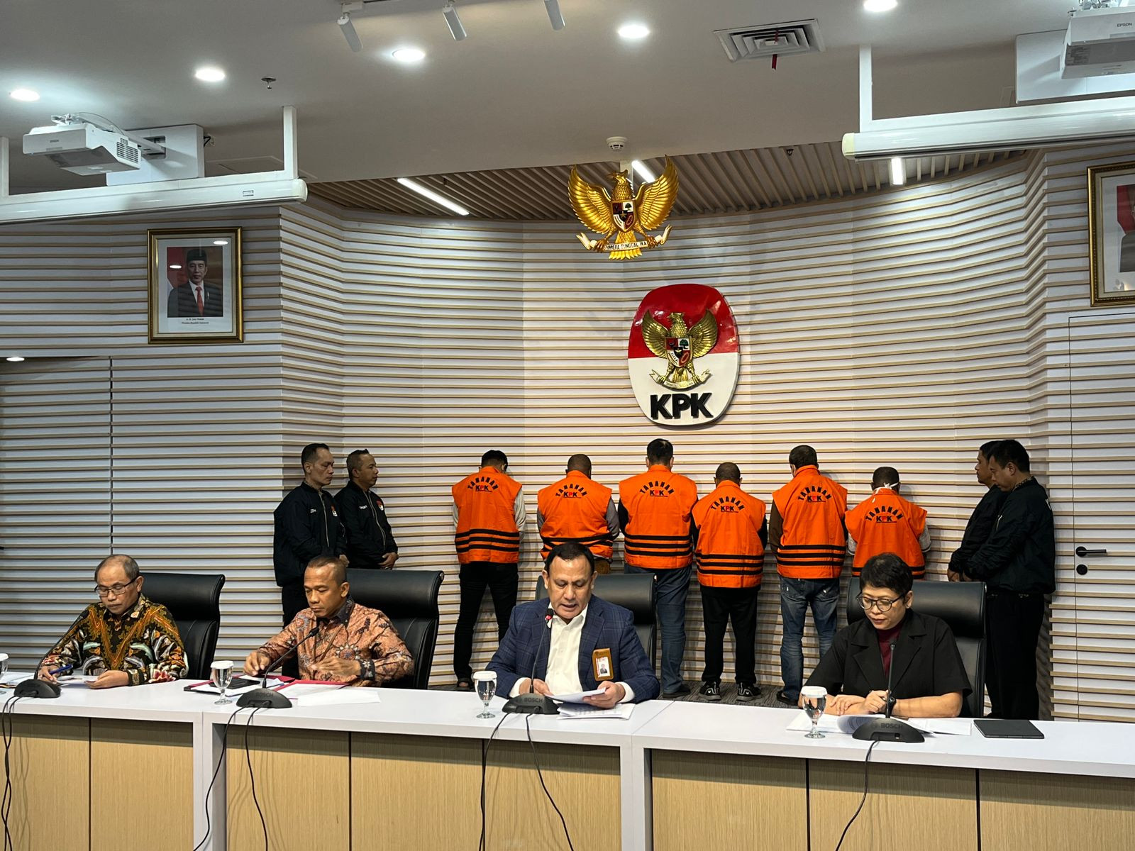 KPK Tetapkan Pj Bupati Sorong Hingga Kepala BPK Papua Barat Jadi Tersangka