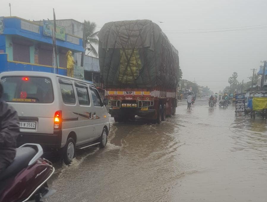 Heavy Rain Lashes Parts Of Tamil Nadu, Puducherry, Arterial Roads See ...