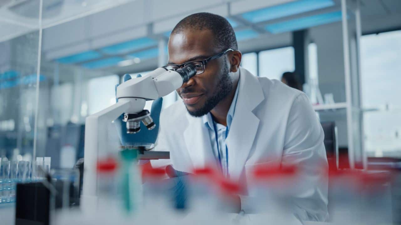 <p><span>Qualifications: A bachelor’s degree in medical technology or a related life sciences field, such as biology or chemistry.</span></p><p><span>Average Annual Salary: $46,358</span></p><p><span>Lab technicians perform various duties, including receiving, processing, and analyzing blood, tissue, air, water, soil, and chemicals, depending on their industry. They also conduct tests on new products or experimental processes, design and conduct lab tests, handle and store materials, and maintain various types of equipment. Additionally, they perform administrative tasks such as keeping notebooks, documenting procedures, and preparing orders and invoices.</span></p><p><span>These individuals often work as part of a team of scientists to support the lab supervisor or research lead. That’s why even without experience, someone will guide you, making it an excellent option for a high-paid job with no experience required. </span></p>